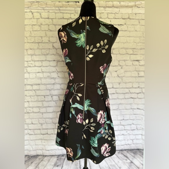Stylestalker mini dress low cut floral - Picture 2 of 5